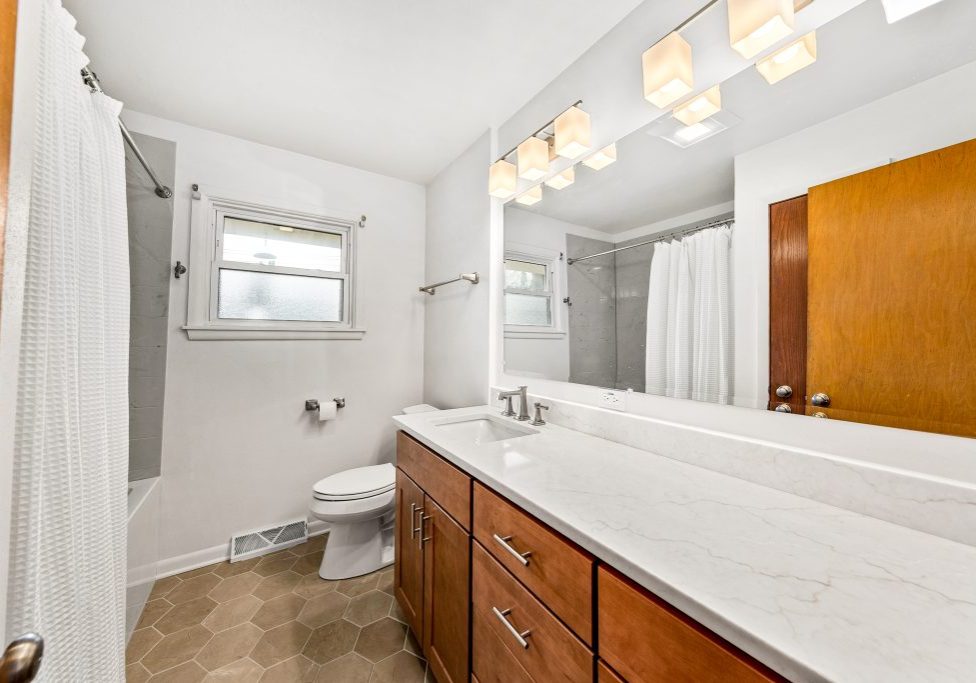 8907 W Burdick Ave-1