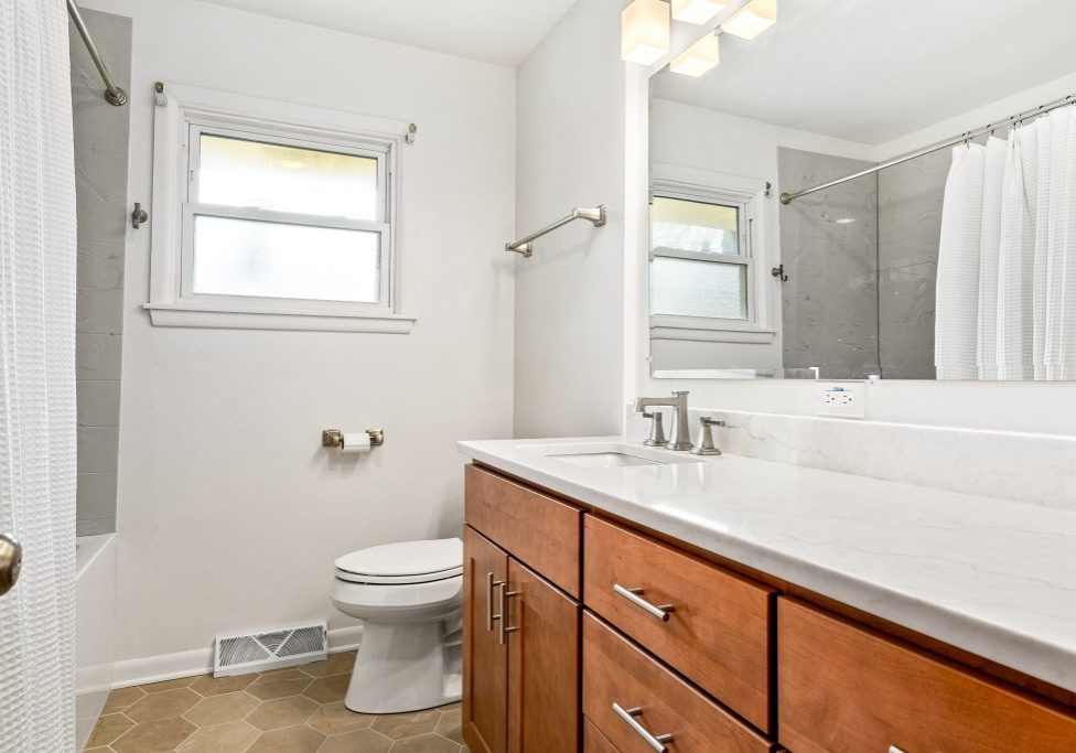 8907 W Burdick Ave-7